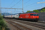 Re 460 069-8 durchfährt den Bahnhof Gelterkinden.