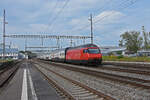 Re 460 071-4 durchfährt den Bahnhof Rupperswil.