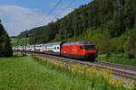 Re 460 040-9 fährt Richtung Bahnhof Tecknau.