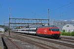 Re 460 068-0 durchfährt den Bahnhof Rupperswil.