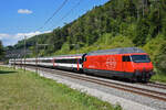 Re 460 107-6 fährt Richtung Bahnhof Tecknau.