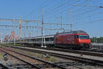 Re 460 078-9 durchfährt am 30.05.2022 den Bahnhof Muttenz.