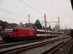 Re 460 088 mit IC Bern-Luzern am 26.10.2007 bei der Ausfahrt in Sursee.