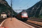 Re 460 092-0 kurz vor der Einfahrt in den Gotthardtunnel am 26.05.1999 in Gschenen.