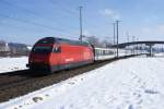 Re 460 015-1 fhrt am 15.2.09 mit dem IR 2124 von Bassersdorf Richtung Zrich Flughafen.