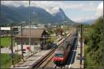 Re 460 022-7 der SBB fhrt mit einem IR nach Brig durch den Bahnhof Turtmann (zwischen Leuk und Visp), 20.