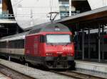 SBB - 460 096-1 am Schliss eines Zuges im Bahnhof Bern am 10.05.2010