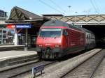 SBB - 460 000-3 vor IR bei der Ausfahrt aus dem Bahnhof Winterthur am 01.04.2011