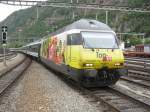 Re 460 053 mit IR 1723 bei Einfahrt in Brig, 04.06.2011.