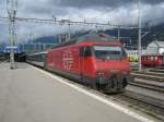 Re 460 066 mit IR 1771 bei Ausfahrt in Landquart, 20.10.2011.