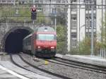 SBB - 460 029-2 mit Schnellzug bei der einfahrt in den Bahnhof von St.Maurice am 08.04.2012