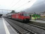 SBB - 460 062-3 mit Schnellzug im Bahnhof Aigle am 09.04.2012