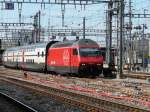 SBB - 460 113-4 mit Schnellzug bei der ausfahrt aus dem Bahnhof in Genf am 20.05.2012