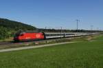 Re 460 051-6 zieht am 14.6.12 den IR 2582 von Glattfelden Richtung Eglisau.