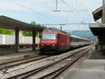 SBB 460 092-0 mit RE bei der durchfahrt im Bahnhof Gwatt am 04.08.2012