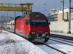 SBB - 460 078-9 mit IC bei der einfahrt im Hauptbahnhof Zrich am 02.12.2012