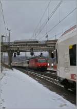 Die Strecke Genve - Lausanne ist mit sieben Fernverkehrszug Paaren pro Stunde recht gut ausgelastet, dazu kommen auf Teilabschnitten noch Regionalzge, so dass beim Fotografieren eine erhhte Gefahr