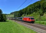 Re 460 059 mit einem EC nach Chur am 27.08.2012 bei Tecknau.