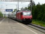 SBB - 460 052-4 mit IC bei der Durchfahrt im Bahnhof Uttigen am 25.06.2013