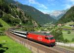 Re 460 078 mit einem IR nach Locarno am 26.08.2010 bei Intschi.