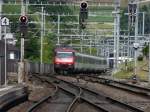 SBB - 460 045-8 vor Schnellzug kurz vor der einfahrt in den Bahnhof von Liestal am 18.08.2013