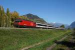 Re 460 052-4 zieht am 18.10.2014 den IR 1736 von St-Léonard Richtung Sion.