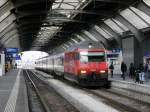 SBB - 460 069-8 mit Zug bei der einfahrt in den HB Zürich am 28.02.2015