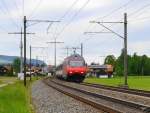 SBB - 460 061-5 mit IR in Richtung Thun unterwegs bei Uttigen am 14.05.2015