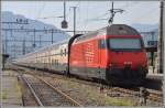 IC563 mit Re 460 092-0 nach Chur beim letzten Halt in Landquart- (01.09.2015)