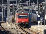 SBB - 460021-9 mit IC bei der einfahrt im Bahnhof Visp am 02.12.2015