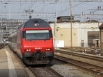 SBB - 460 049-0 mit RE bei der einfahrt im Bahnhof Burgdorf am 03.04.2016