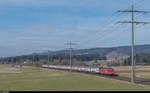 Während vorne ein IC 2000 in Richtung Thun eilt, fährt hinten ein Lötschberger als RE aus Luzern in Richtung Bern.