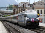 SBB - IR Brig - Genf an der Spitze die Lok 460 028-4 bei der einfahrt im Bahnhof Montreux am 09.05.2017