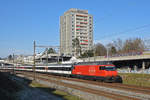 Re 460 117-5 fährt Richtung Bahnhof Muttenz. Die Aufnahme stammt vom 02.01.2020.