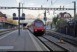 Re 460 068-0  Gütsch  als IR 2332 (IR 26) von Erstfeld (CH) nach Basel SBB (CH) erhält erst etwa 15 Minuten später Ausfahrt als geplant, um den Bahnhof Arth-Goldau (CH) auf Gleis 8 zu