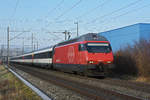 Re 460 077-1 fährt Richtung Bahnhof Itingen.