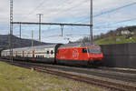 Re 460 005-2 durchfährt den Bahnhof Gelterkinden. Die Aufnahme stammt vom 11.03.2020.