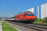 Re 460 083-9 fährt Richtung Bahnhof Itingen. Die Aufnahme stammt vom 19.05.2020.