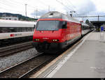 SBB - 460 080-5 mit Zug bei der ausfahrt im Bahnhof von Rotkreuz am 17.07.2020