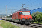 Re 460 078-9 fährt Richtung Bahnhof Lausen.