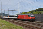 Re 460 056-5 durchfährt den Bahnhof Gelterkinden. Die Aufnahme stammt vom 25.08.2020.