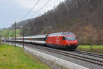 Re 460 053-2 fährt Richtung Bahnhof Tecknau.