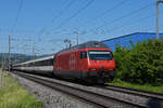 Re 460 038-3 fährt Richtung Bahnhof Itingen.