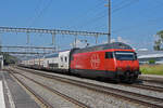 Re 460 092-0 durchfährt den Bahnhof Rupperswil. Die Aufnahme stammt vom 10.06.2021.