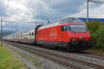Re 460 014-4 fährt Richtung Bahnhof Itingen. Die Aufnahme stammt vom 28.08.2021.