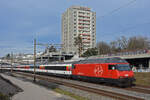 Re 460 026-8 fährt Richtung Bahnhof Muttenz. Die Aufnahme stammt vom 23.12.2021.