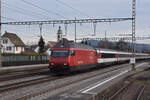 Re 460 025-0 durchfährt den Bahnhof Rupperswil. Die Aufnahme stammt vom 07.01.2022.