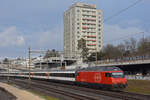 Re 460 078-9 fährt Richtung Bahnhof Muttenz. Die Aufnahme stammt vom 06.01.2022.