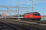 Re 460 060-7 durchfährt den Bahnhof Muttenz. Die Aufnahme stammt vom 22.01.2022.