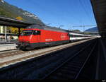 SBB - 460 079-7 im Bahnhof Interlaken Ost am 05.10.2022